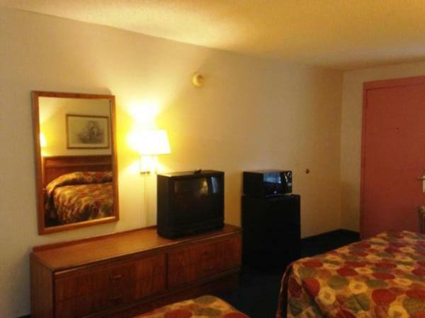 Royal Inn Columbia/Fort Jackson Exterior foto
